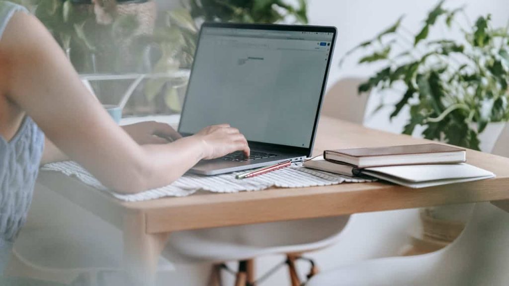 Kesalahan dalam Menulis Backstory Novel yang Patut Dihindari Penulis