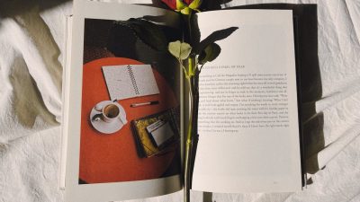 9 Manfaat Menulis Puisi yang Perlu Kamu Ketahui