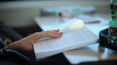 7 Cara Menulis Cerpen Pengalaman Pribadi, Yuk Coba!