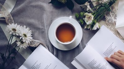 9 Tips Menulis Puisi yang Baik, Cocok untuk Pemula!