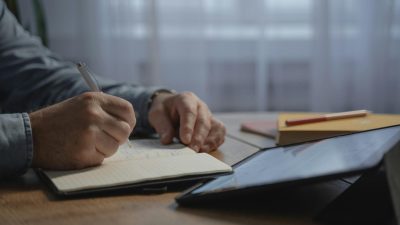 Strategi yang Bisa Kamu Coba untuk Menghadapi Tantangan dalam Lomba Menulis