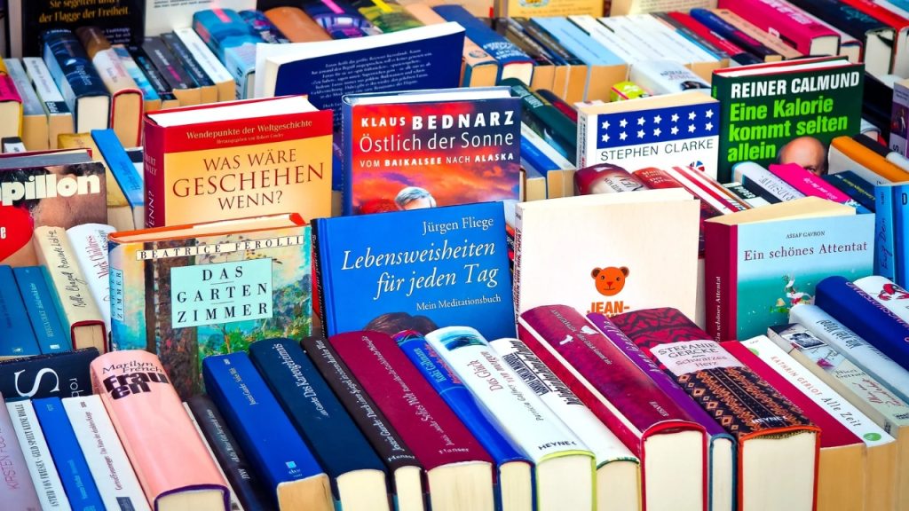 Cara Penulisan Judul Buku yang Benar Sesuai EYD V dan Tipsnya agar Menarik