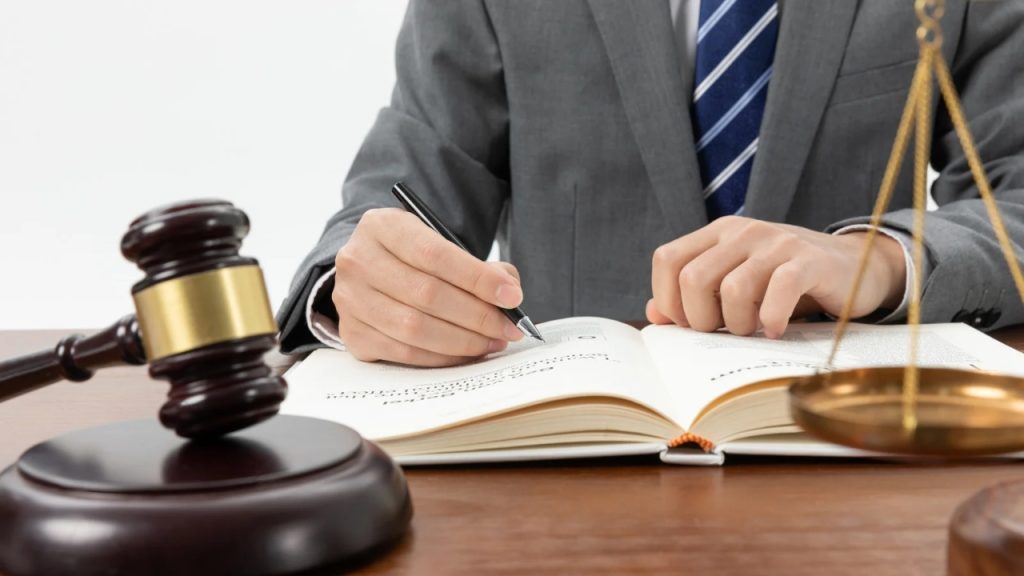Mengenal 10+ Ciri Orang yang Cocok Masuk Jurusan Hukum