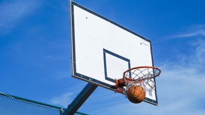 Mengenal 10+ Teknik Dasar Permainan Bola Basket yang Bisa Pemula Pelajari