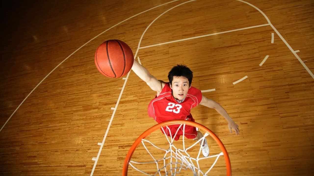 Mengenal 10+ Teknik Dasar Permainan Bola Basket yang Bisa Pemula Pelajari