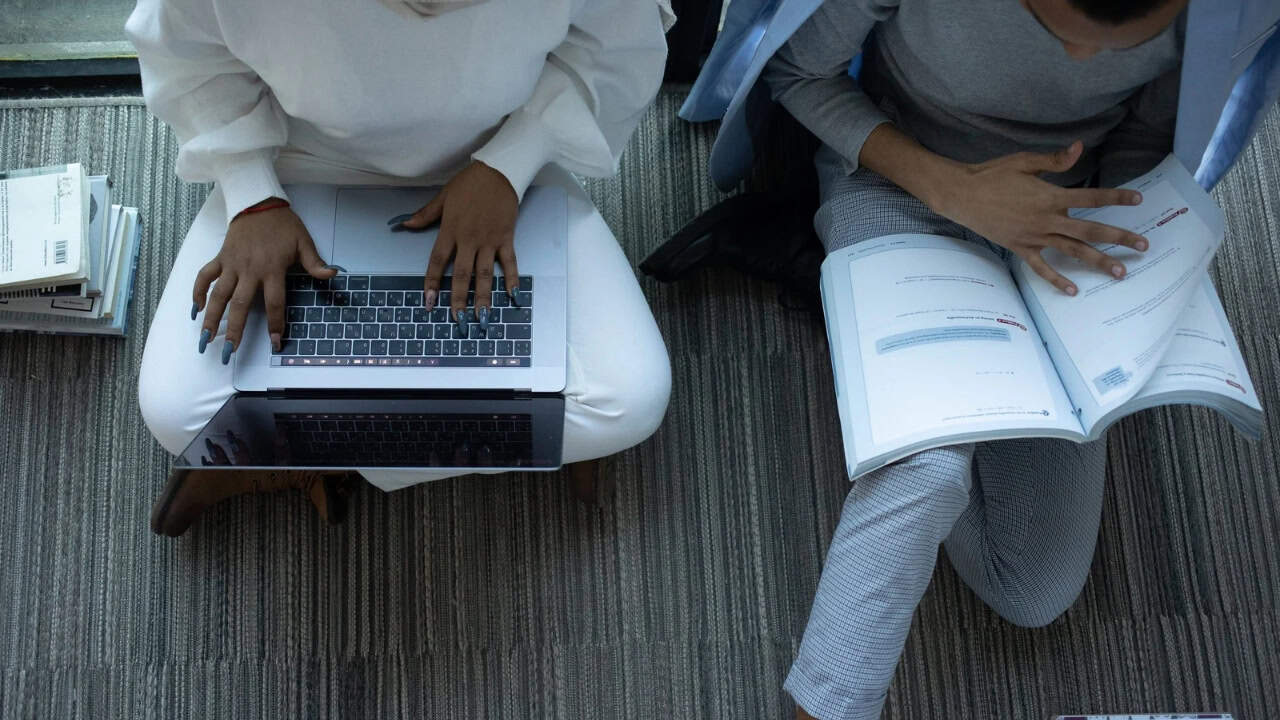 Data Sekunder Penelitian: Pengertian, Contoh, dan Perbedaannya dengan Data Primer