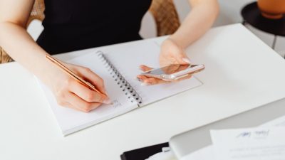 Cara Membuat Novel di HP Tanpa Ribet, Cocok untuk Penulis Pemula!